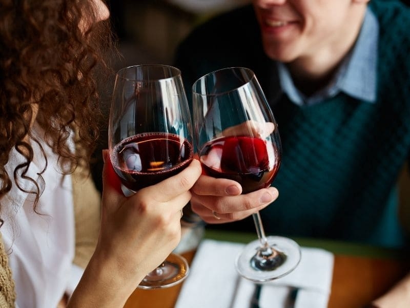 赤ワイン　乾杯