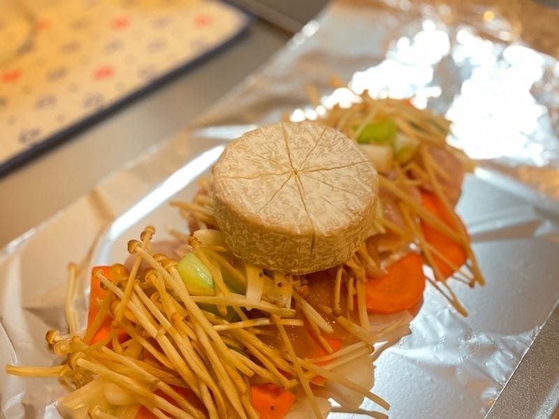 鶏むね肉とカマンベールのホイル焼き