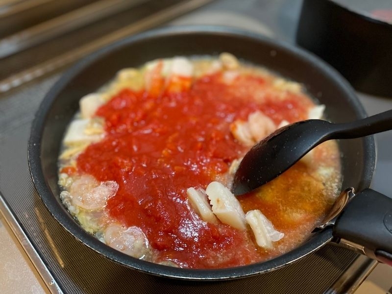 濃厚シーフードトマトクリームパスタ