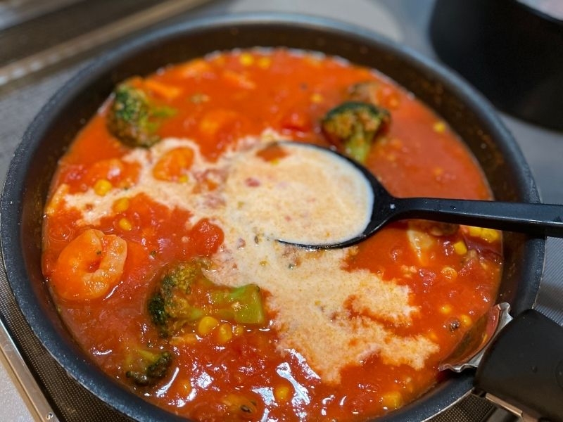 濃厚シーフードトマトクリームパスタ