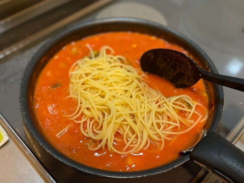 濃厚シーフードトマトクリームパスタ