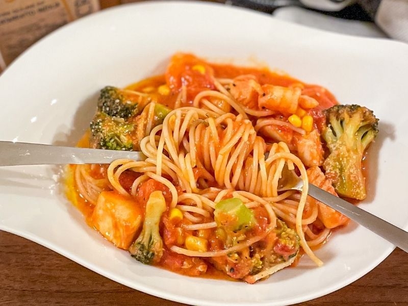 濃厚シーフードトマトクリームパスタ