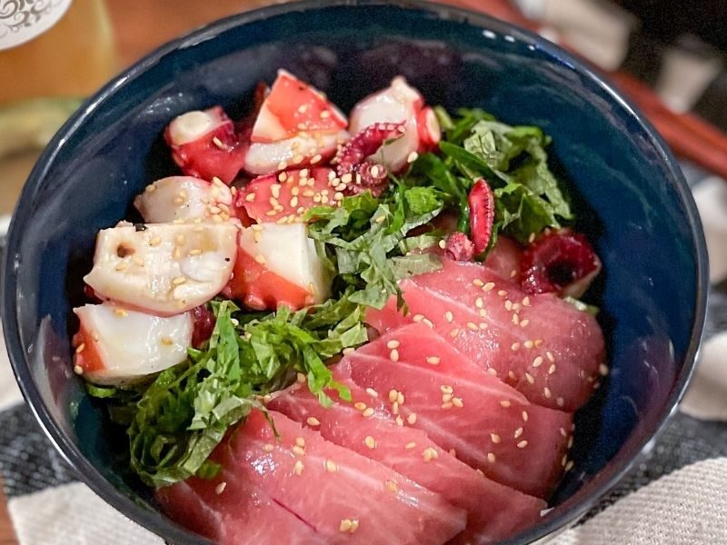 タコと中トロの海鮮丼