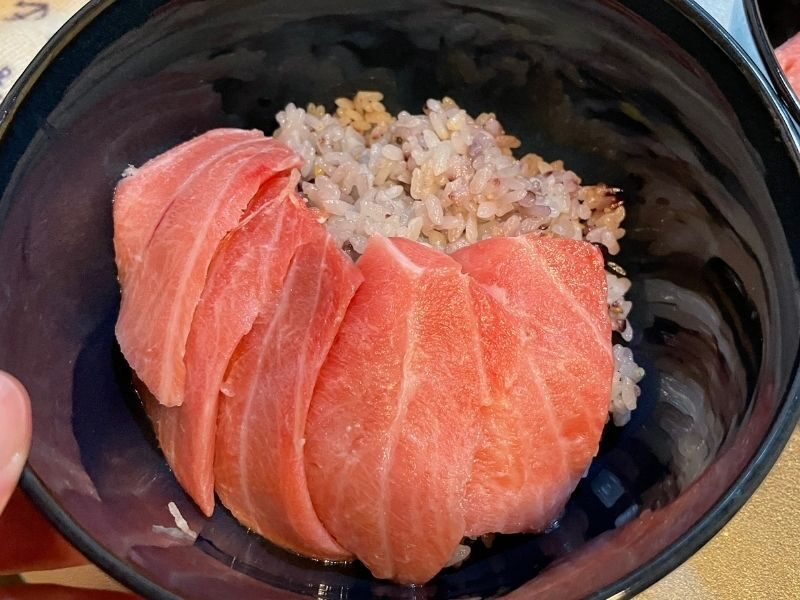 タコと中トロの海鮮丼