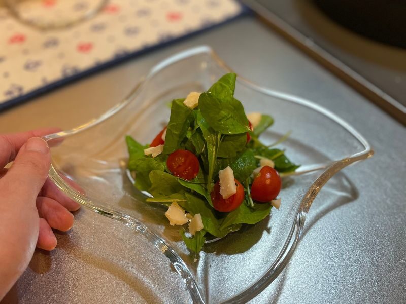 ルッコラチーズサラダ