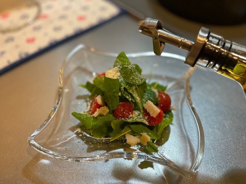 ルッコラチーズサラダ