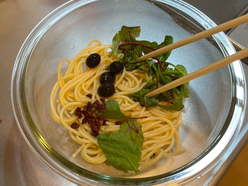 生ハムとオリーブの簡単レモンパスタ