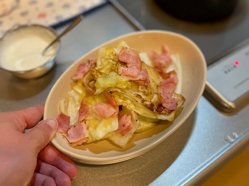焼きキャベツのシーザーサラダ