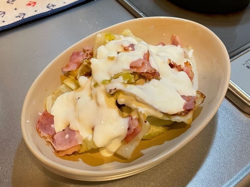 焼きキャベツのシーザーサラダ