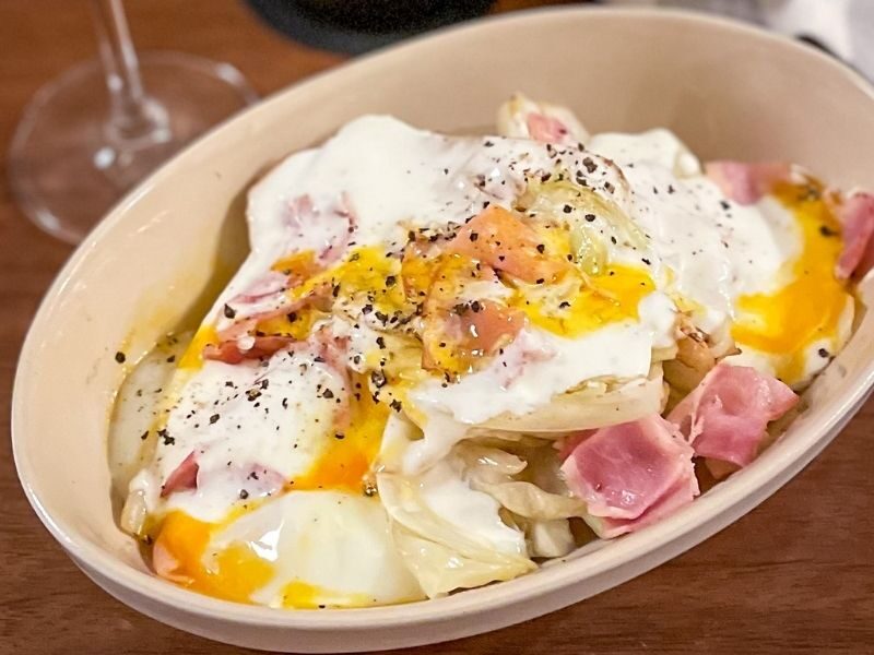 焼きキャベツのシーザーサラダ