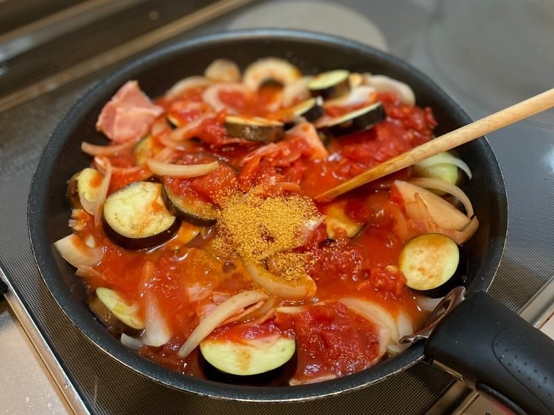 なすとベーコンの バジルトマトパスタ