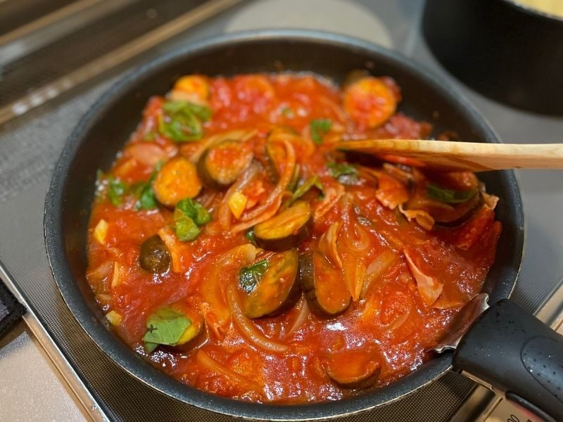 なすとベーコンの バジルトマトパスタ