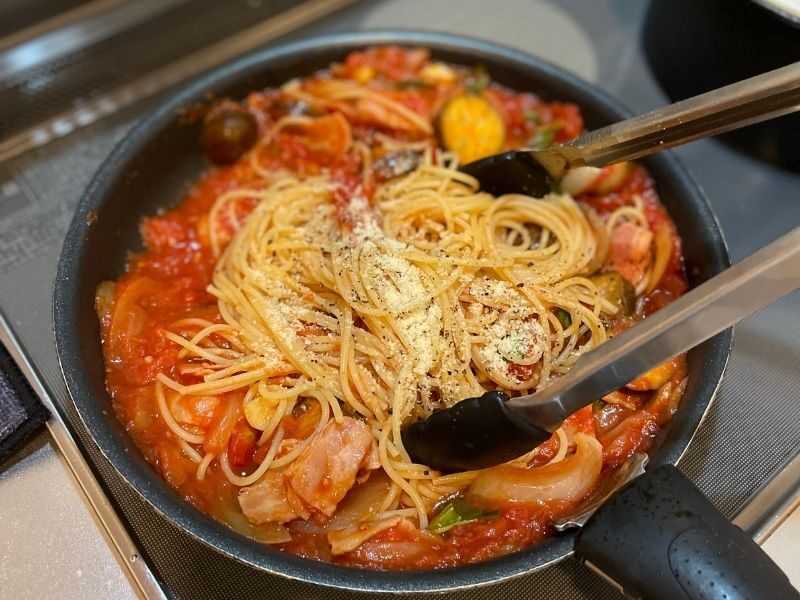 なすとベーコンの バジルトマトパスタ