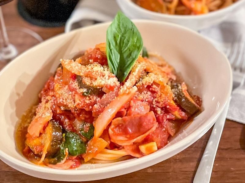 なすとベーコンの バジルトマトパスタ