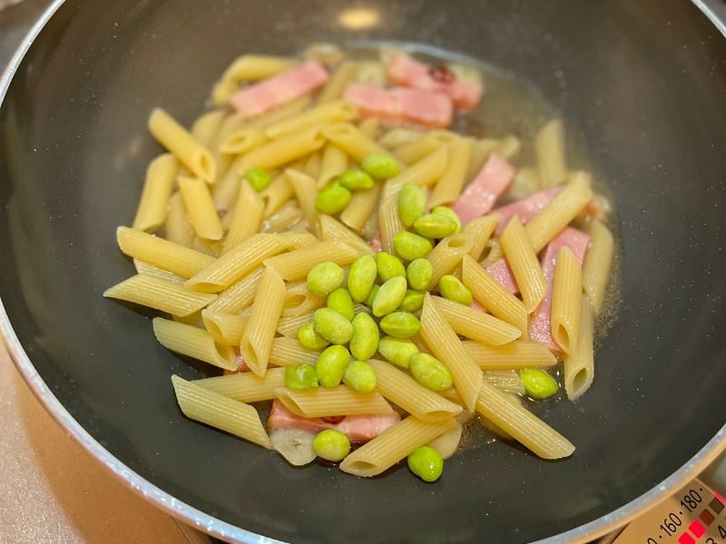 枝豆とベーコンのぺぺ玉ペンネ