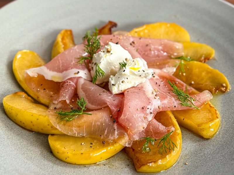 りんごと生ハムとクリームチーズの前菜