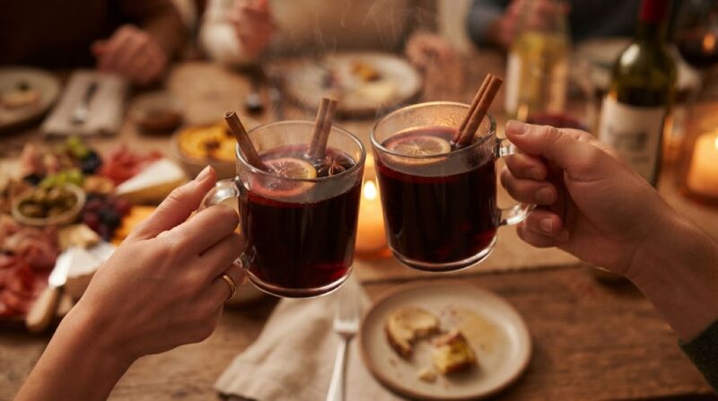 ホットワイン 乾杯 イメージ